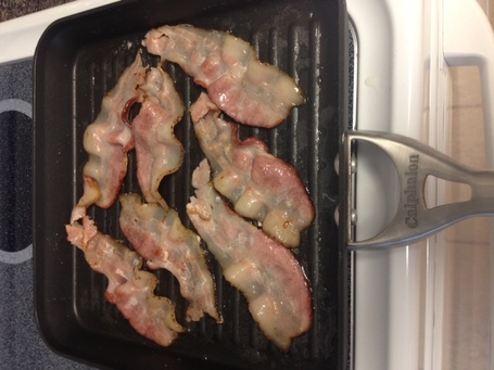 Bacon_cooking_medium