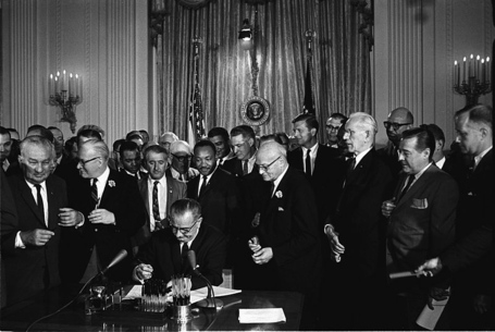 800px-lyndon_johnson_signing_civil_rights_act__july_2__1964_medium