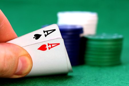 Poker-hand_medium