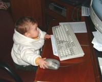 Little_kid_on_computer_medium