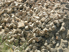 Pile_of_bricks_medium